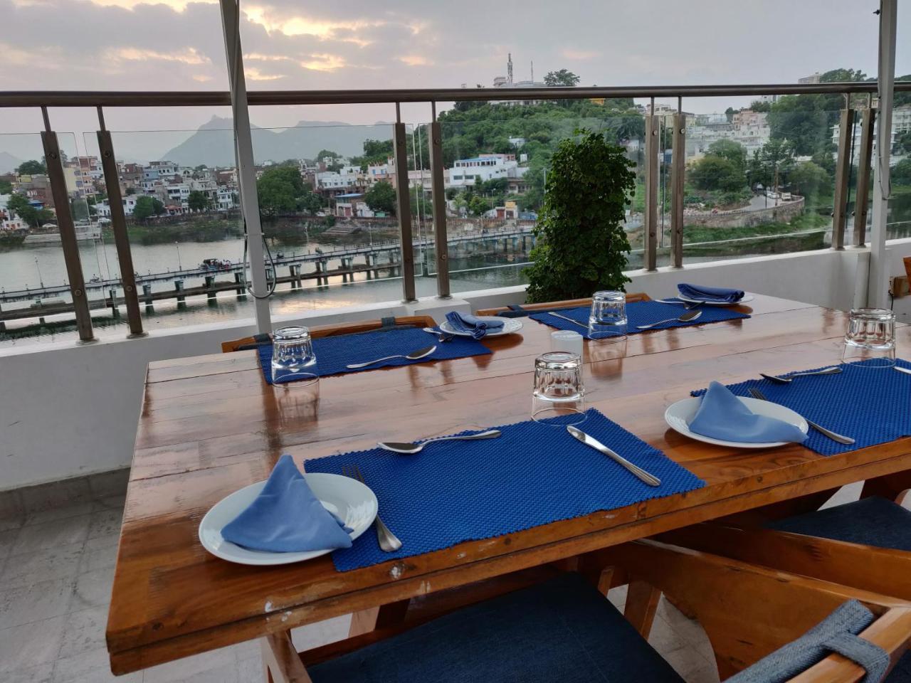 Rajdarshan - A Lake View Hotel In אודייפור מראה חיצוני תמונה